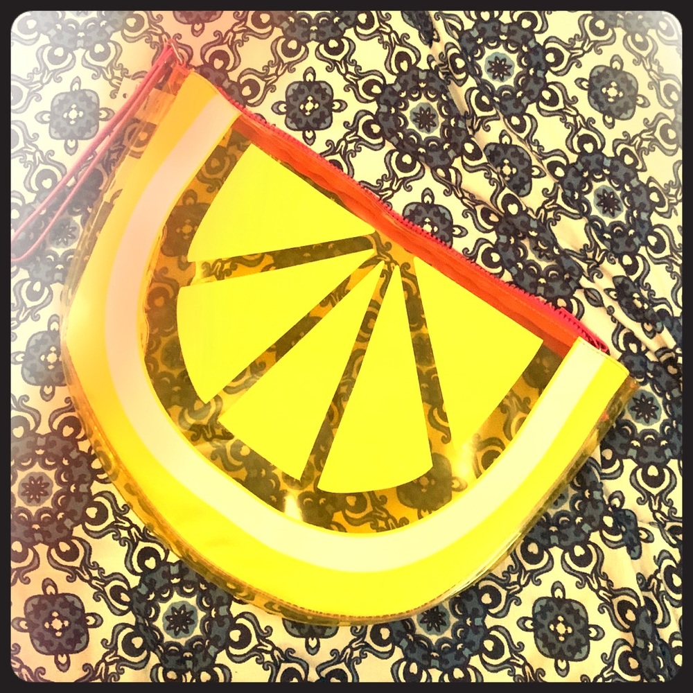Lemon slice clutch